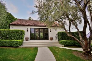 4 House Entry off Motor Court
