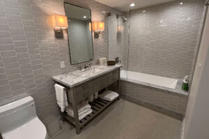 the-villas-bathroom-02